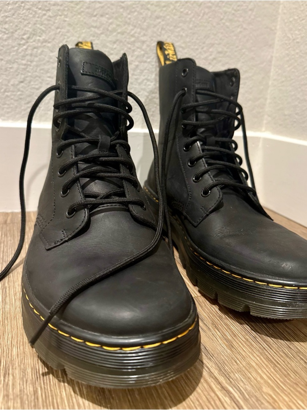 Dr. Martens Unisex size 10M Black Wyoming